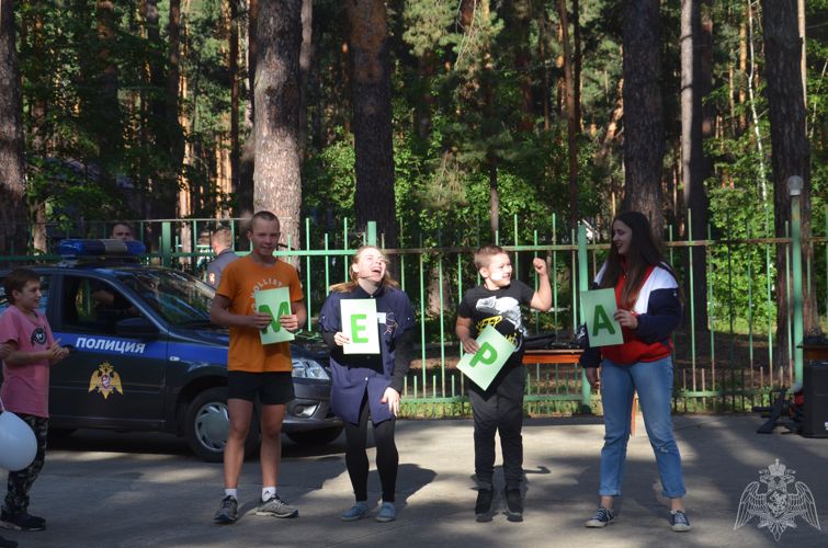 Росгвардейцы провели День физкультурника в лагере «Сосны»