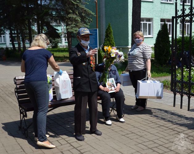 Сотрудники и военнослужащие Управления Росгвардии по Тамбовской области поздравили ветерана с днем рождения.