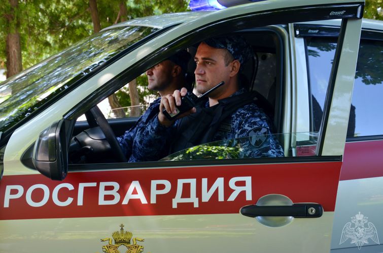 В Тамбовском районе росгвардейцы задержали женщину, находящуюся в федеральном розыске