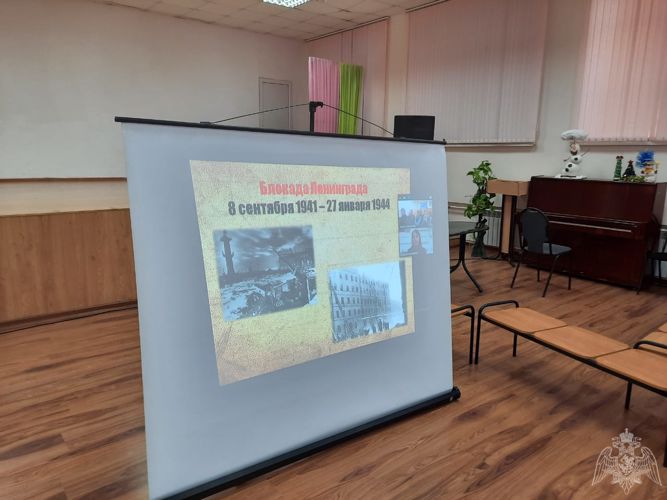 Урок памяти провели Росгвардейцы для учащихся тамбовской школы