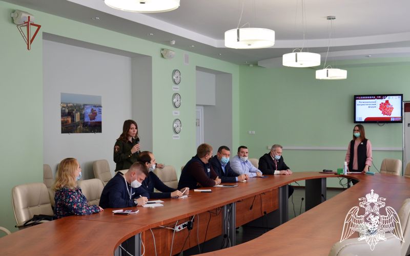 Представительница Росгвардии поделилась опытом патриотического воспитания с участниками форума в Тамбове