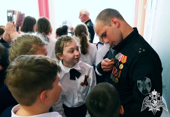 Сотрудники Росгвардии провели урок мужества, посвященный 77 годовщине Победы в Великой Отечественной войне