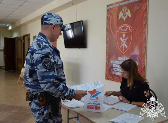 Тамбовские росгвардейцы приняли участие в «Диктанте Победы»