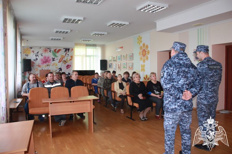 Росгвардейцы провели урок безопасности в образовательных учреждениях Тамбовской области