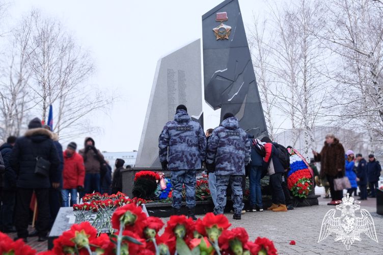 Росгвардейцы приняли участие в мероприятии в честь 34-й годовщины вывода войск из Афганистана в Тамбове 