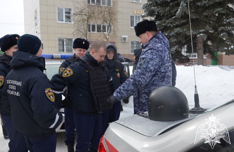 Росгвардейцы организовали экскурсию для учащихся тамбовского колледжа