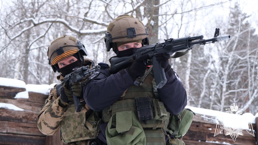В преддверии профессионального праздника тамбовский СОБР провел тренировку в полевых условиях