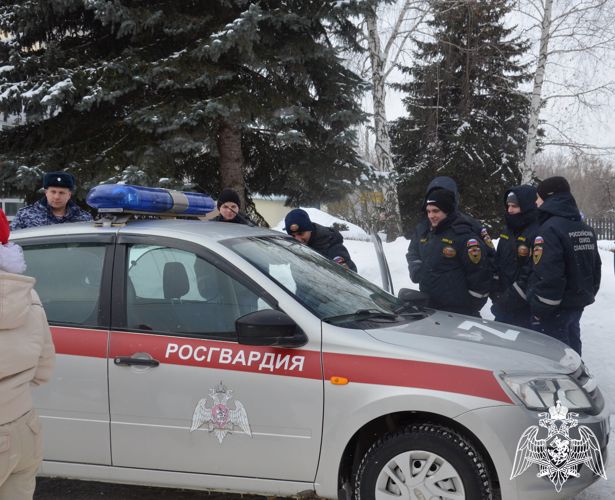 Росгвардейцы организовали экскурсию для учащихся тамбовского колледжа