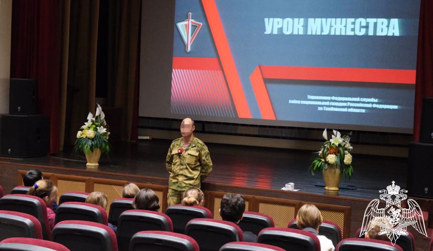 Росгвардейцы провели День открытых дверей для тамбовских школьников