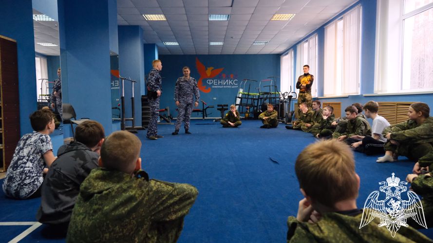 Росгвардейцы провели тематический урок с воспитанниками патриотического клуба в Тамбове