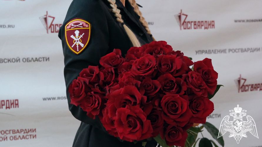 Росгвардейцы поздравили коллег женщин с праздником 8 марта в Тамбове