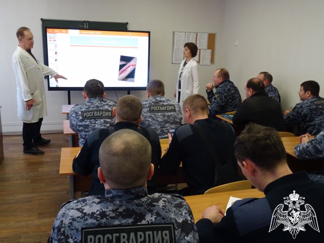 Педагоги медицинского колледжа провели для тамбовских росгвардейцев занятия по оказанию первой помощи 