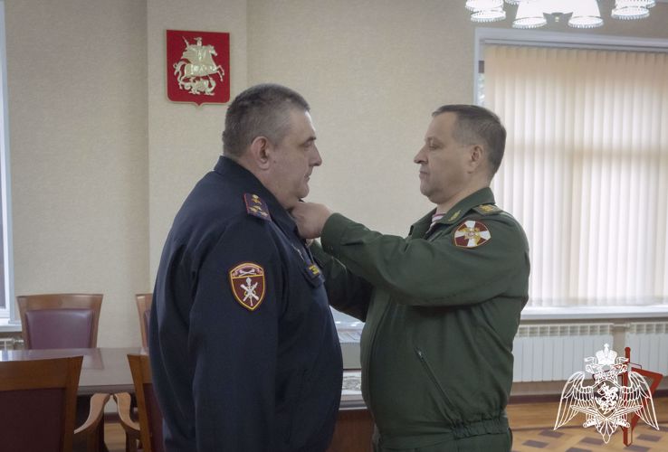 КОМАНДУЮЩИЙ ЦЕНТРАЛЬНЫМ ОКРУГОМ РОСГВАРДИИ ВРУЧИЛ НАГРАДЫ ОТЛИЧИВШИМСЯ ВОЕННОСЛУЖАЩИМ И СОТРУДНИКАМ ВЕДОМСТВА