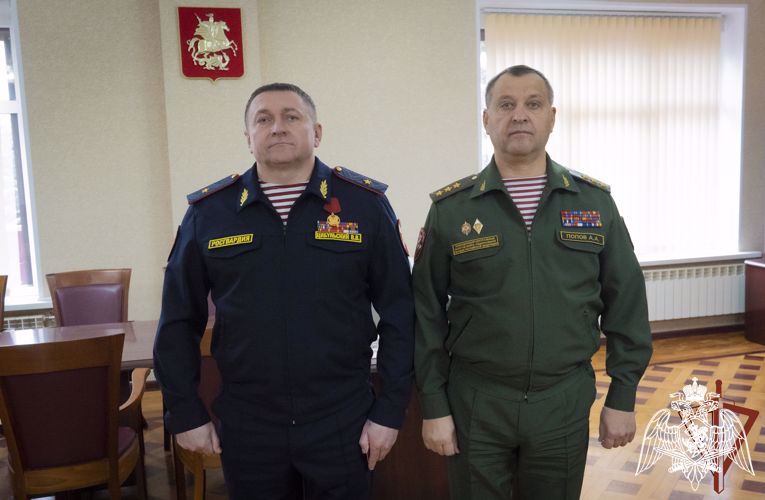 КОМАНДУЮЩИЙ ЦЕНТРАЛЬНЫМ ОКРУГОМ РОСГВАРДИИ ВРУЧИЛ НАГРАДЫ ОТЛИЧИВШИМСЯ ВОЕННОСЛУЖАЩИМ И СОТРУДНИКАМ ВЕДОМСТВА