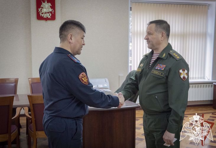 КОМАНДУЮЩИЙ ЦЕНТРАЛЬНЫМ ОКРУГОМ РОСГВАРДИИ ВРУЧИЛ НАГРАДЫ ОТЛИЧИВШИМСЯ ВОЕННОСЛУЖАЩИМ И СОТРУДНИКАМ ВЕДОМСТВА