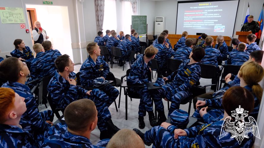 Росгвардейцы провели тематическую встречу со студентами в Тамбовской области