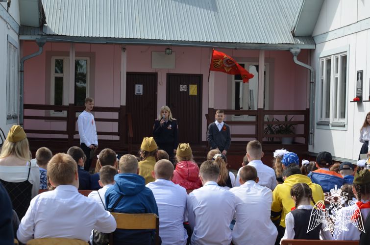 Представители Росгвардии в преддверии Дня Победы встретились с детьми в Тамбовской области