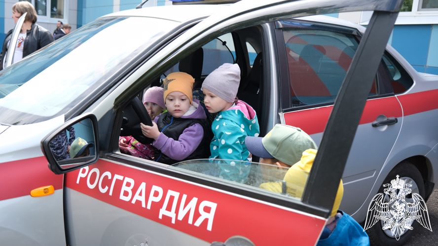 Росгвардейцы приняли участие в спортивной игре «Зарница», посвященной Дню Победы в Тамбове