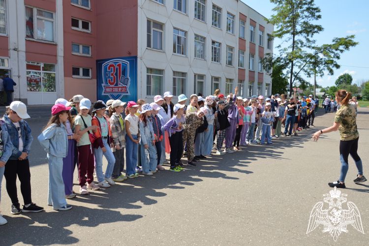 В рамках ведомственной акции росгвардейцы встретились с детьми из пришкольного лагеря в Тамбове