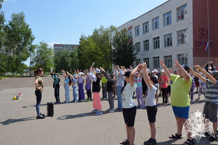В рамках ведомственной акции росгвардейцы встретились с детьми из пришкольного лагеря в Тамбове