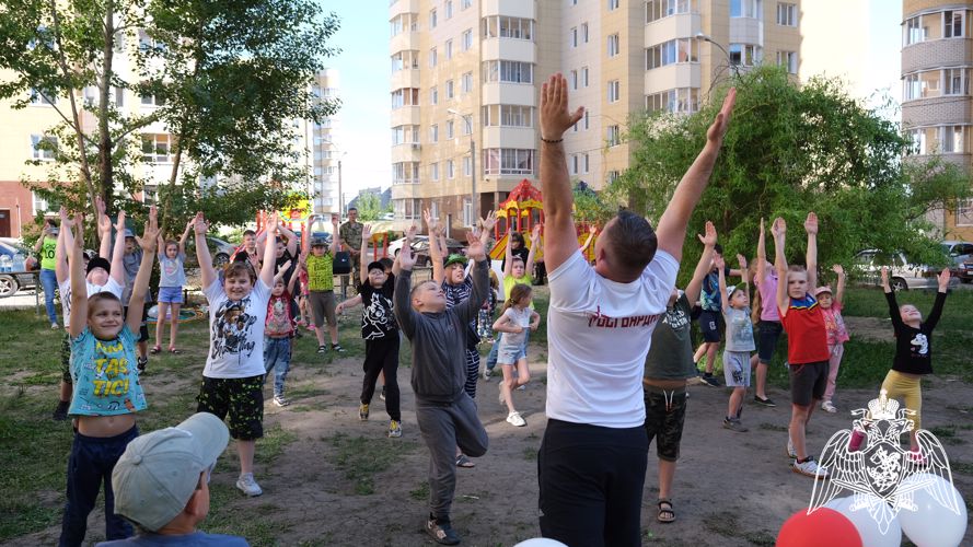 В Международный день защиты детей росгвардейцы провели праздник для ребят в Тамбове