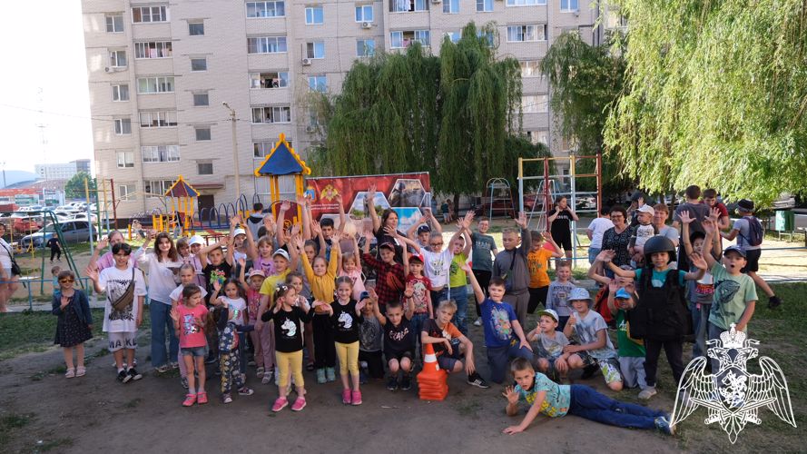 В Международный день защиты детей росгвардейцы провели праздник для ребят в Тамбове
