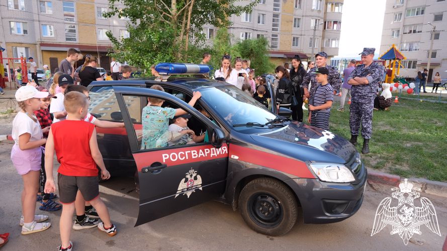 В Международный день защиты детей росгвардейцы провели праздник для ребят в Тамбове