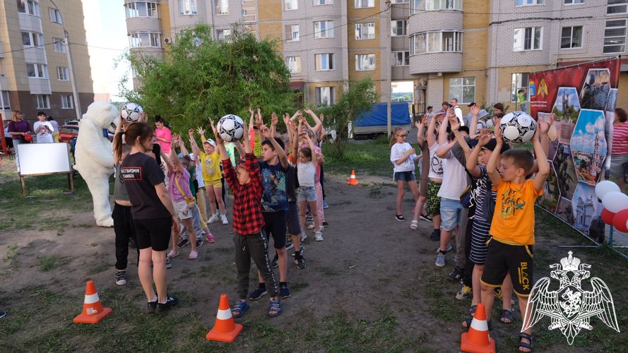 В Международный день защиты детей росгвардейцы провели праздник для ребят в Тамбове