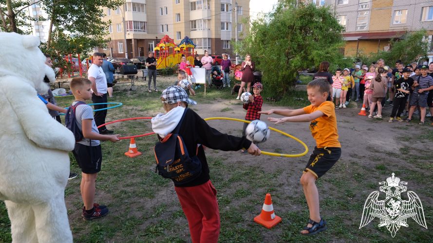В Международный день защиты детей росгвардейцы провели праздник для ребят в Тамбове