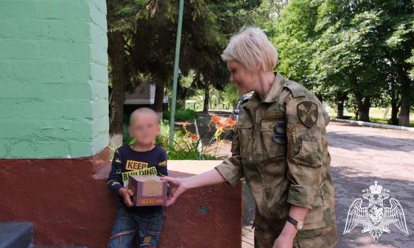 Росгвардейцы доставили гуманитарную помощь жителям Луганской Народной Республики