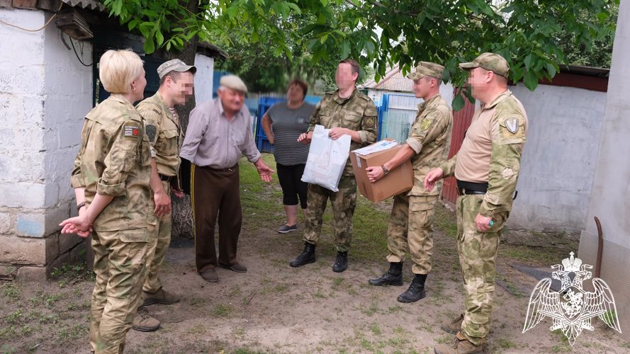 Росгвардейцы доставили гуманитарную помощь жителям Луганской Народной Республики