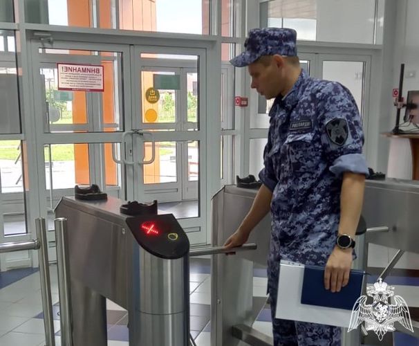 Росгвардейцы проверяют готовность образовательных учреждений Тамбовской области к новому учебному году
