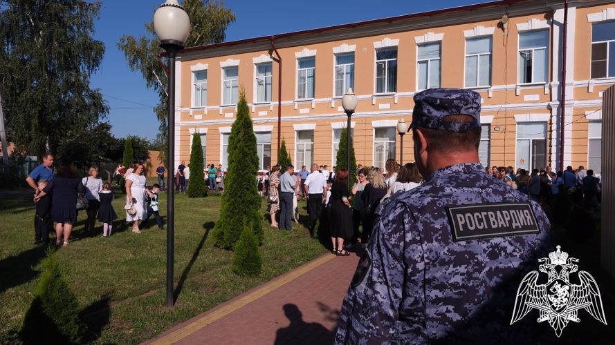 Росгвардейцы обеспечили правопорядок в День знаний в Тамбове 