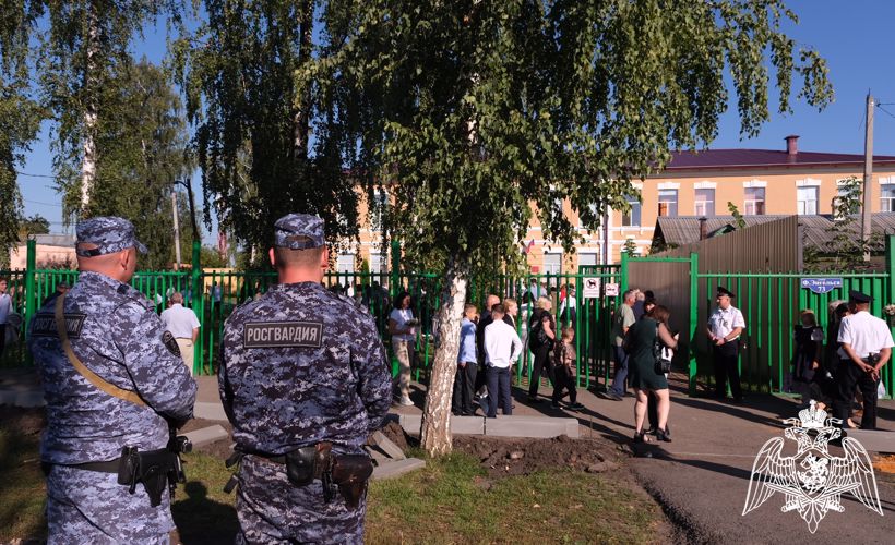 Росгвардейцы обеспечили правопорядок в День знаний в Тамбове