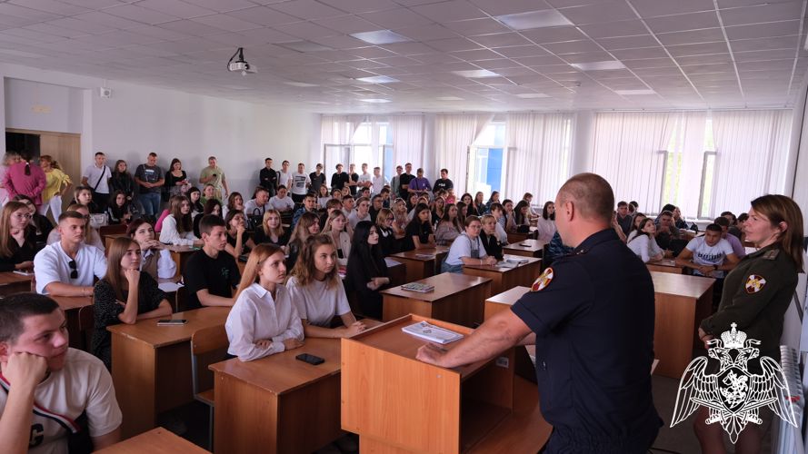 Росгвардейцы провели для студентов урок мужества, посвященный Дню солидарности в борьбе с терроризмом 