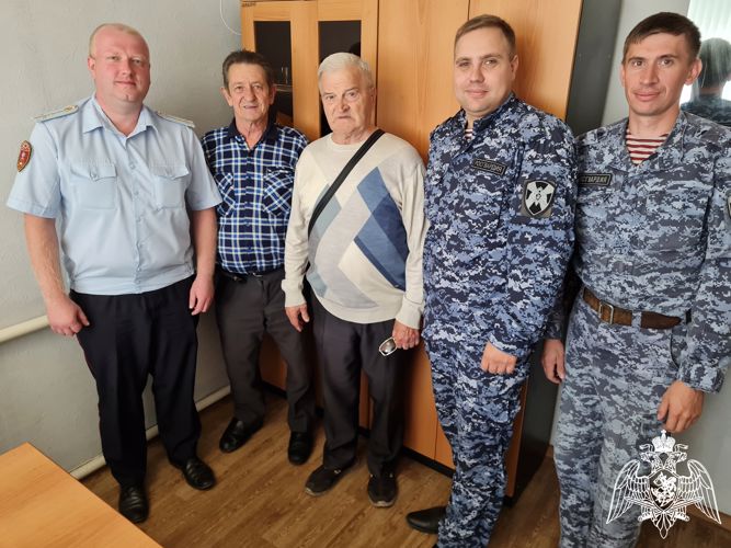 Росгвардейцы поздравили ветеранов службы с Днем пожилого человека в Тамбовской области