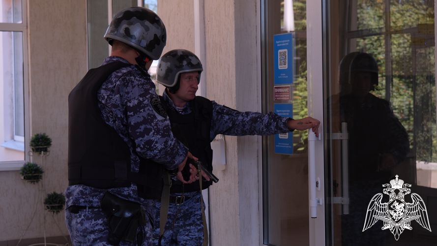 Росгвардейцы приняли участие в учениях по отработке действий при ЧС на объектах образования в Тамбове 