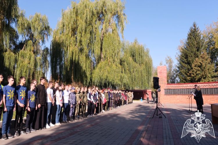 Росгвардейцы приняли участие в патриотической акции по уборке воинских захоронений в Тамбове