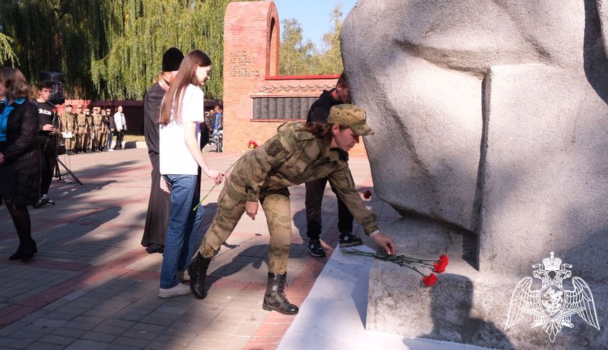Росгвардейцы приняли участие в патриотической акции по уборке воинских захоронений в Тамбове
