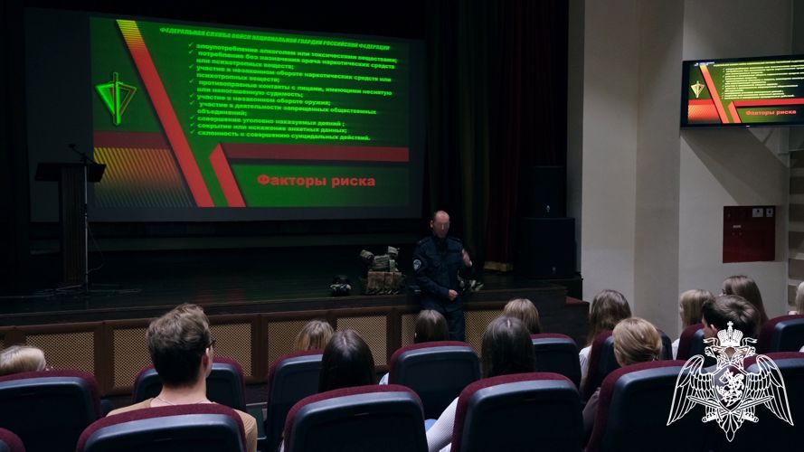 Офицер СОБР рассказал о своей службе тамбовским студентам