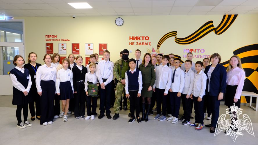 Росгвардейцы провели урок мужества в школе города Тамбова