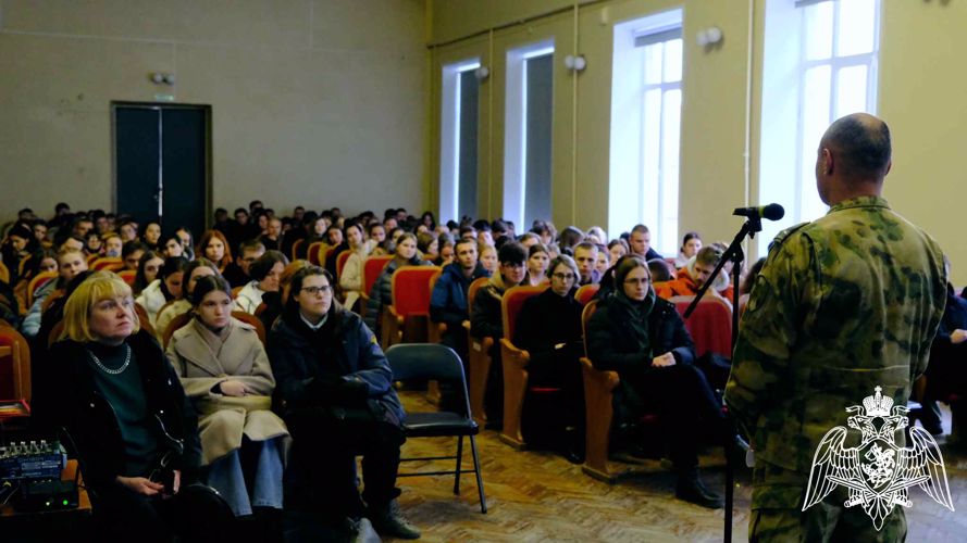 Офицеры регионального управления Росгвардии встретились со студентами в Тамбове