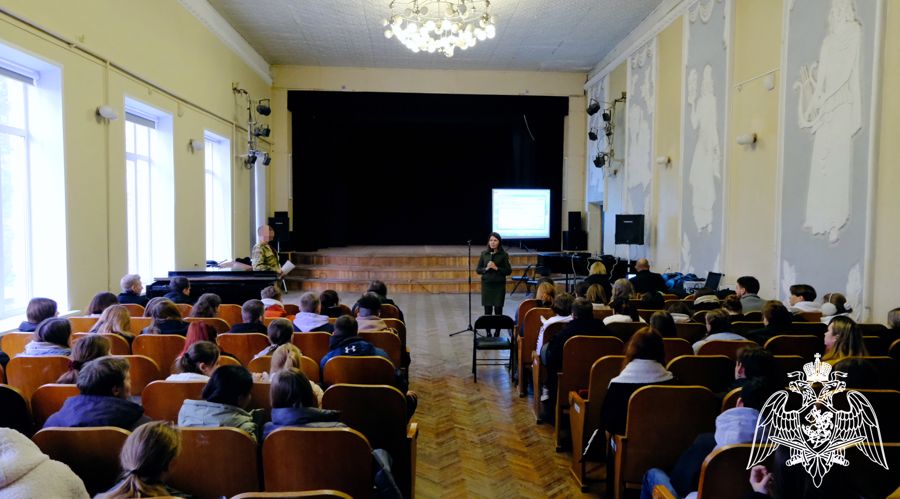 Офицеры регионального управления Росгвардии встретились со студентами в Тамбове