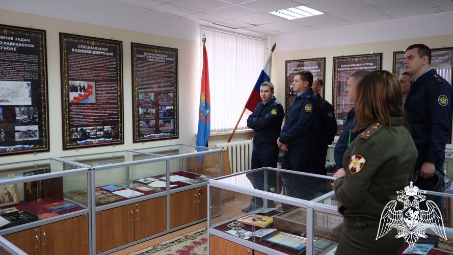 Сотрудники УФСИН посетили комнату истории управления Росгвардии в Тамбове