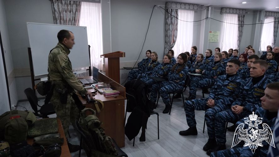 Росгвардейцы провели тематическую встречу со студентами в Тамбове