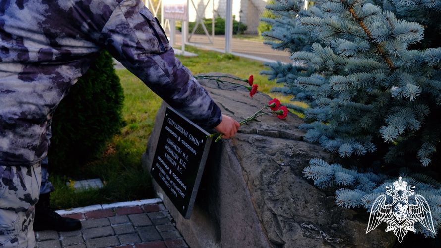 Росгвардейцы почтили память погибших сотрудников и военнослужащих войск правопорядка в Тамбовской области