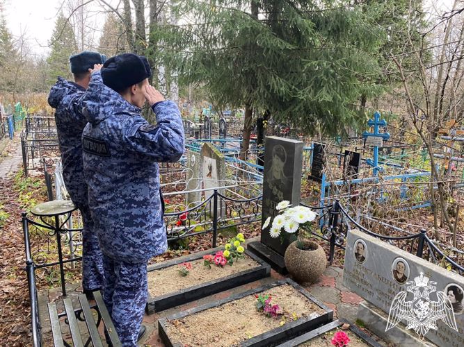 Росгвардейцы почтили память погибших сотрудников и военнослужащих войск правопорядка в Тамбовской области