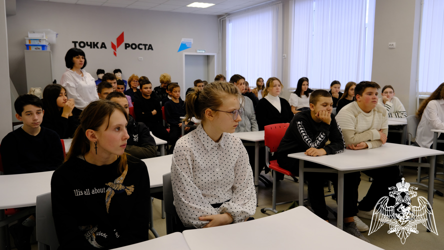 Росгвардейцы провели урок для школьников, посвященный Дню Неизвестного солдата в Тамбовской области