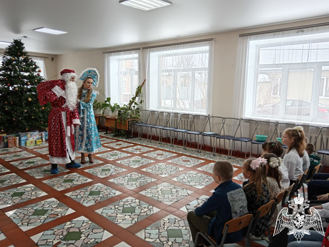 Росгвардейцы провели акцию «Дед Мороз специального назначения» для воспитанников социального приюта в Тамбовской области