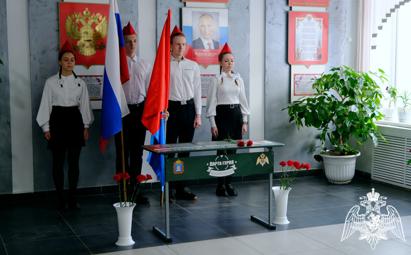В Тамбовской школе открыли «Парту Героя» в память о погибшем сотруднике ОМОН